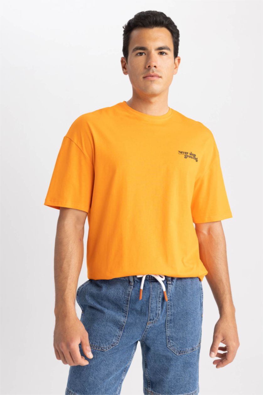 رجالي برتقالي تي شيرت بقصة مريحة مطبوع برقبة مستديرة
