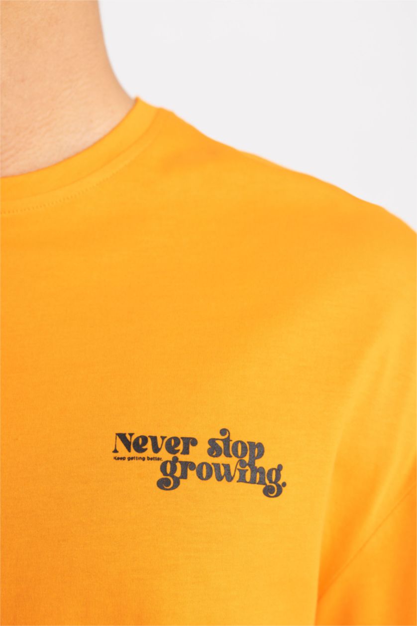 رجالي برتقالي تي شيرت بقصة مريحة مطبوع برقبة مستديرة