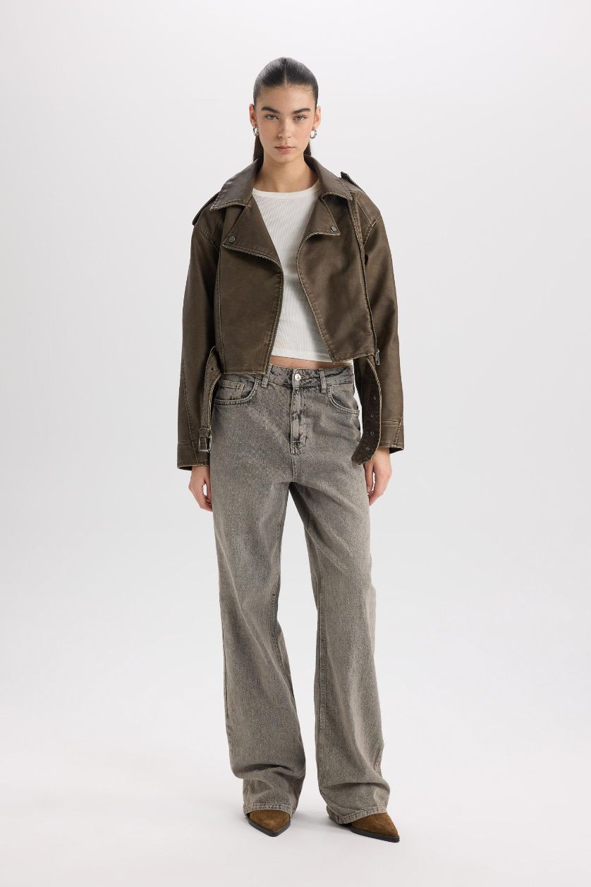 Kadın Kahve Relax Fit Kruvaze Yaka Kemerli Fermuarlı Suni Deri Ceket Mont