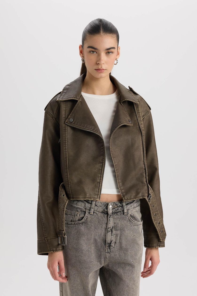 Kadın Kahve Relax Fit Kruvaze Yaka Kemerli Fermuarlı Suni Deri Ceket Mont