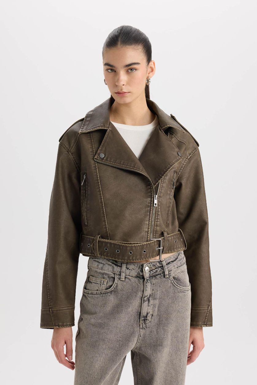 Kadın Kahve Relax Fit Kruvaze Yaka Kemerli Fermuarlı Suni Deri Ceket Mont