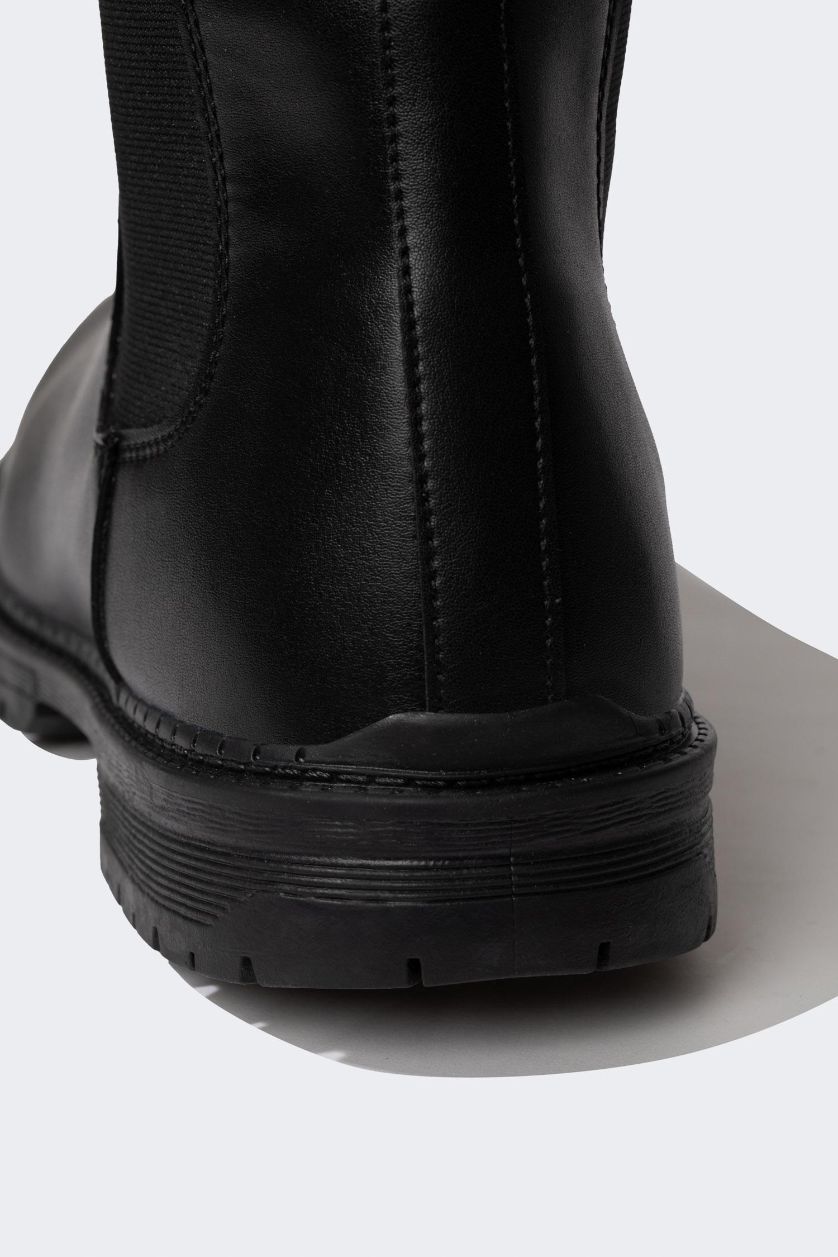 MAN Black Faux Leather Serrated Sole Boots