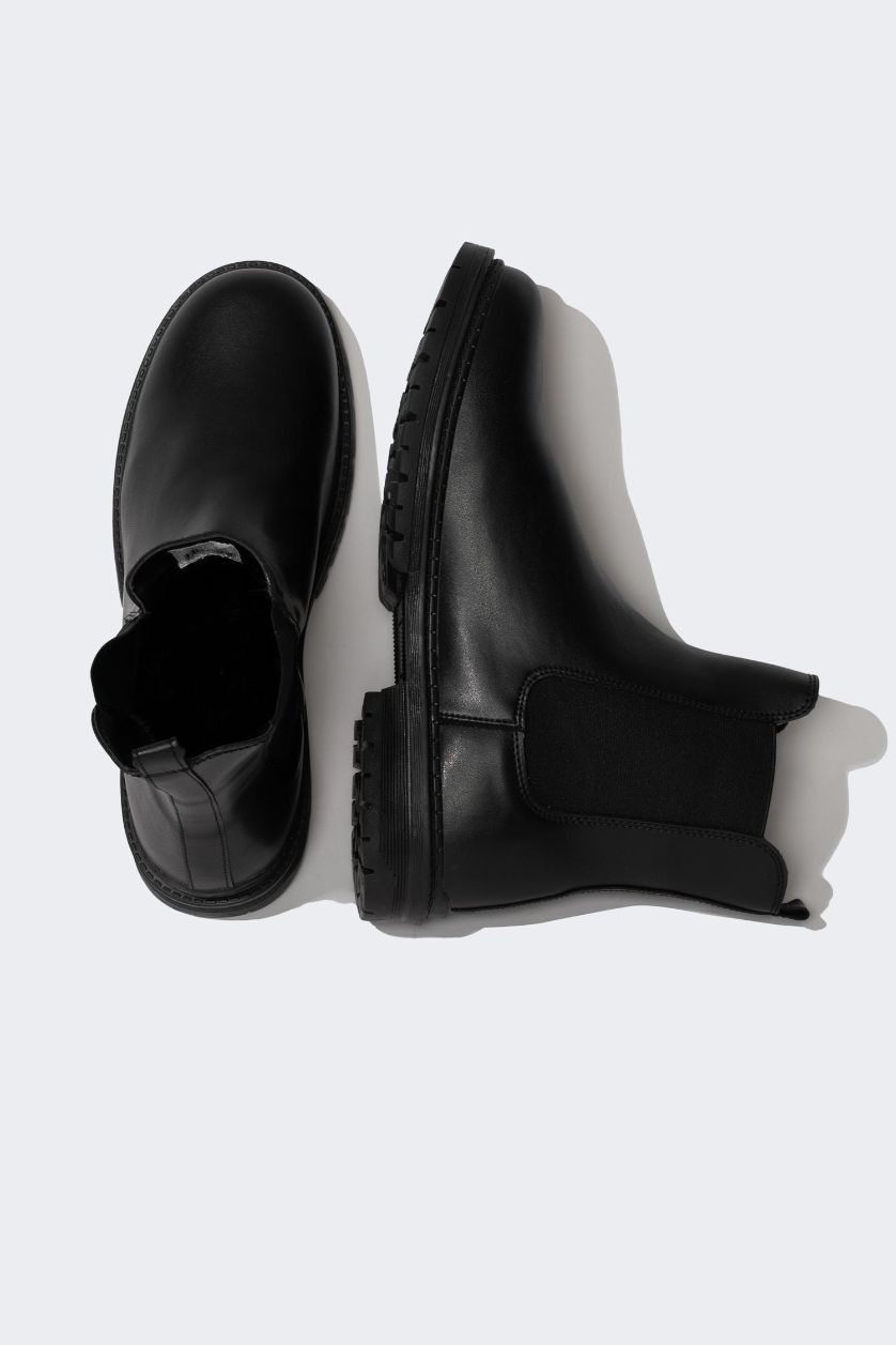 MAN Black Faux Leather Serrated Sole Boots