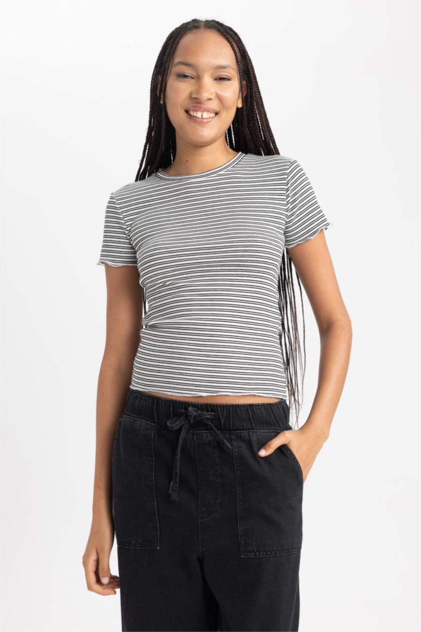 Kadın Siyah Slım Fıt Bisiklet Yaka Kısa Kollu Tişört