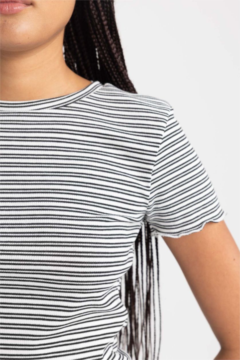 Kadın Siyah Slım Fıt Bisiklet Yaka Kısa Kollu Tişört