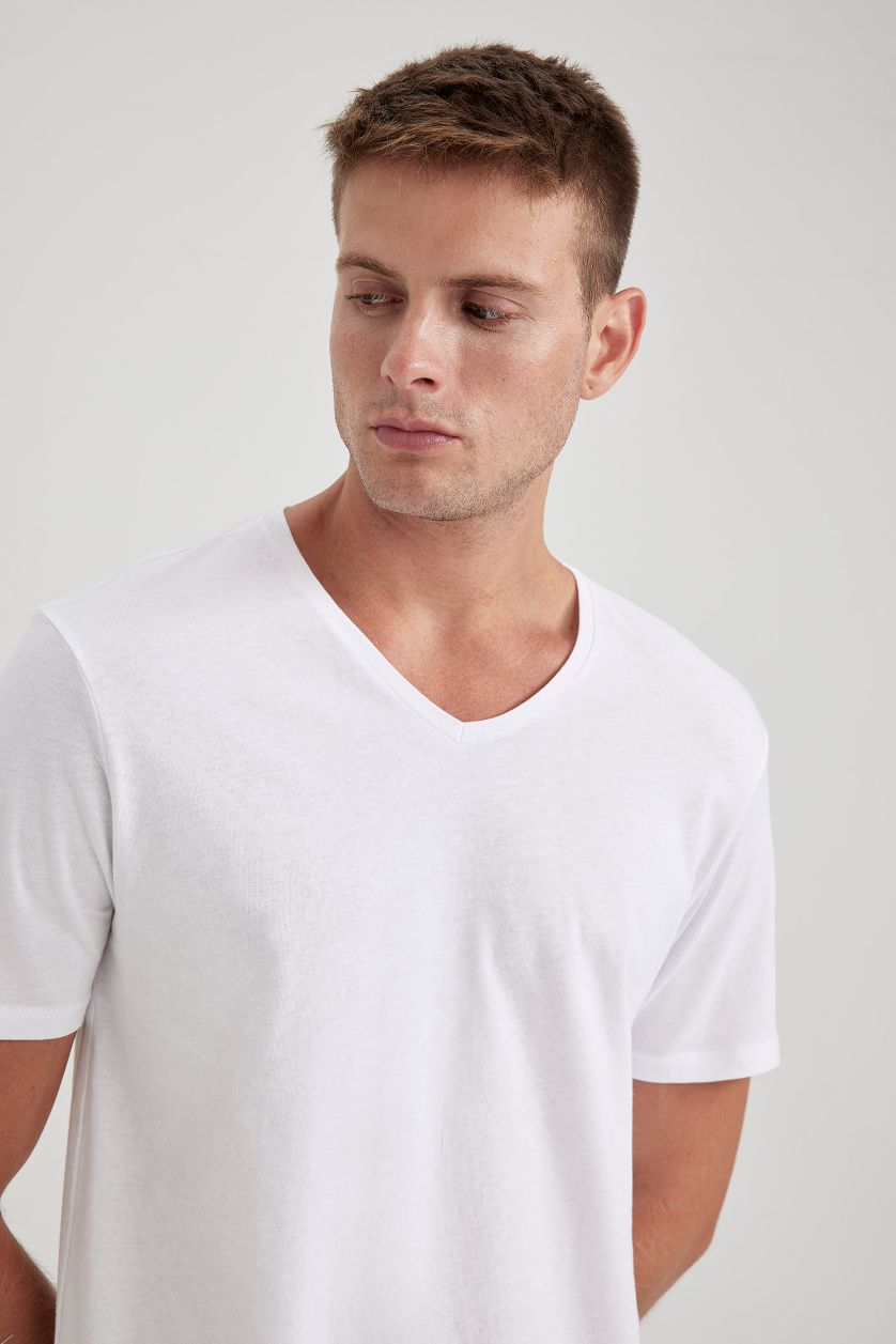Erkek Beyaz %100 Pamuk Slim Fit Dar Kesim V Yaka Kısa Kollu Tişört