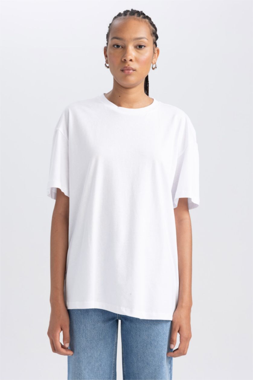 Woman White Oversize Fit Crew Neck Short Sleeve T-Shirt