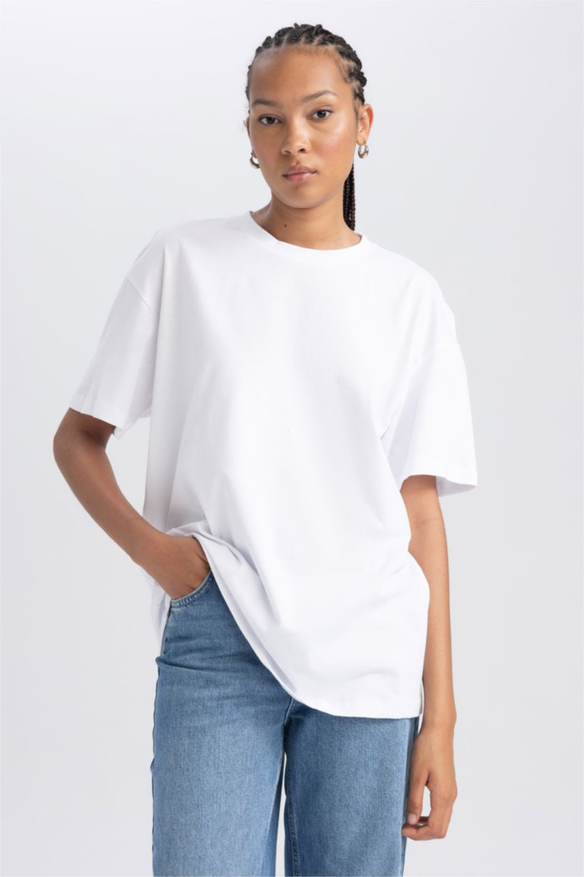 Woman White Oversize Fit Crew Neck Short Sleeve T-Shirt