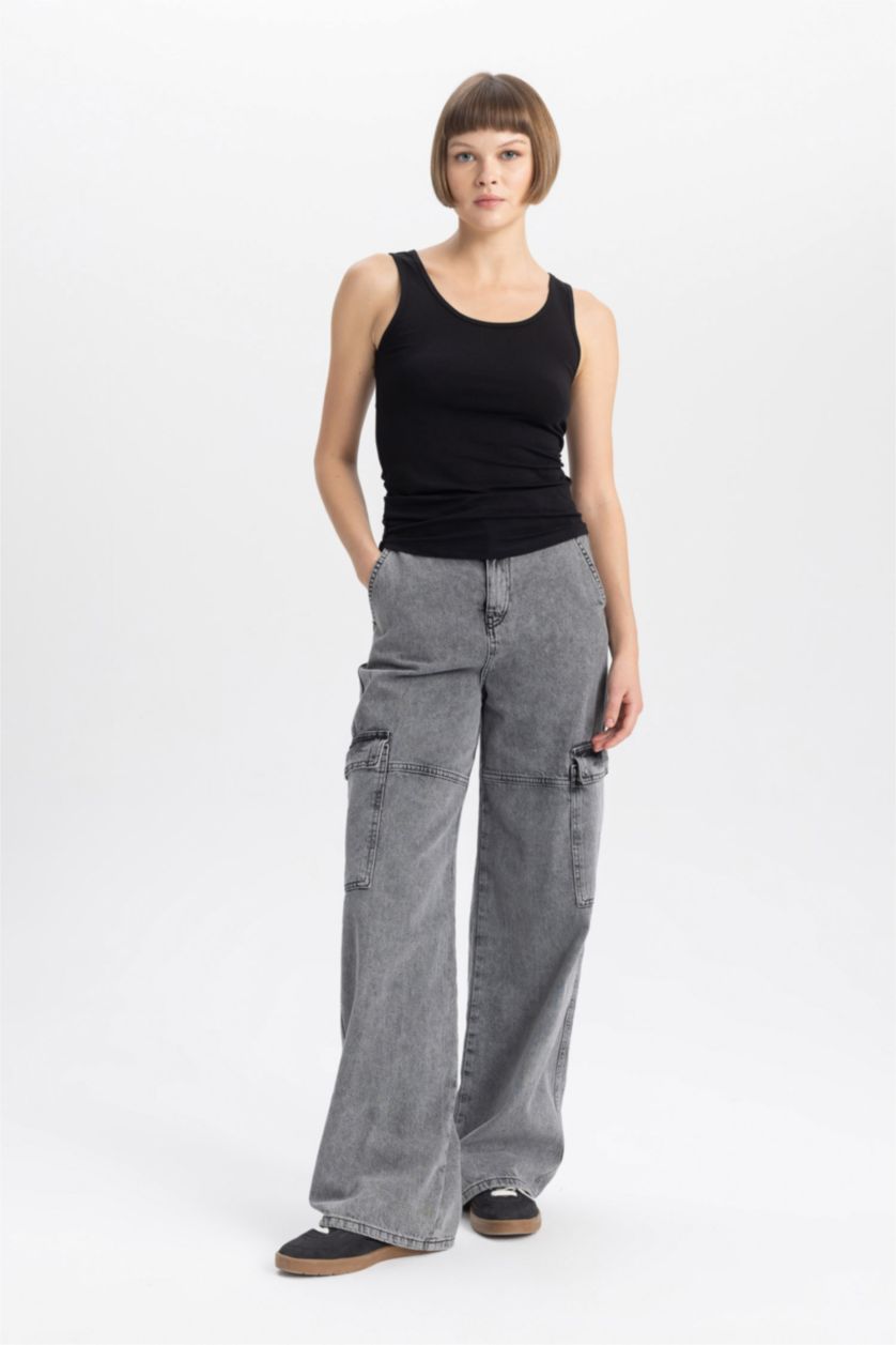 Woman Black Slim Fit Tank Top