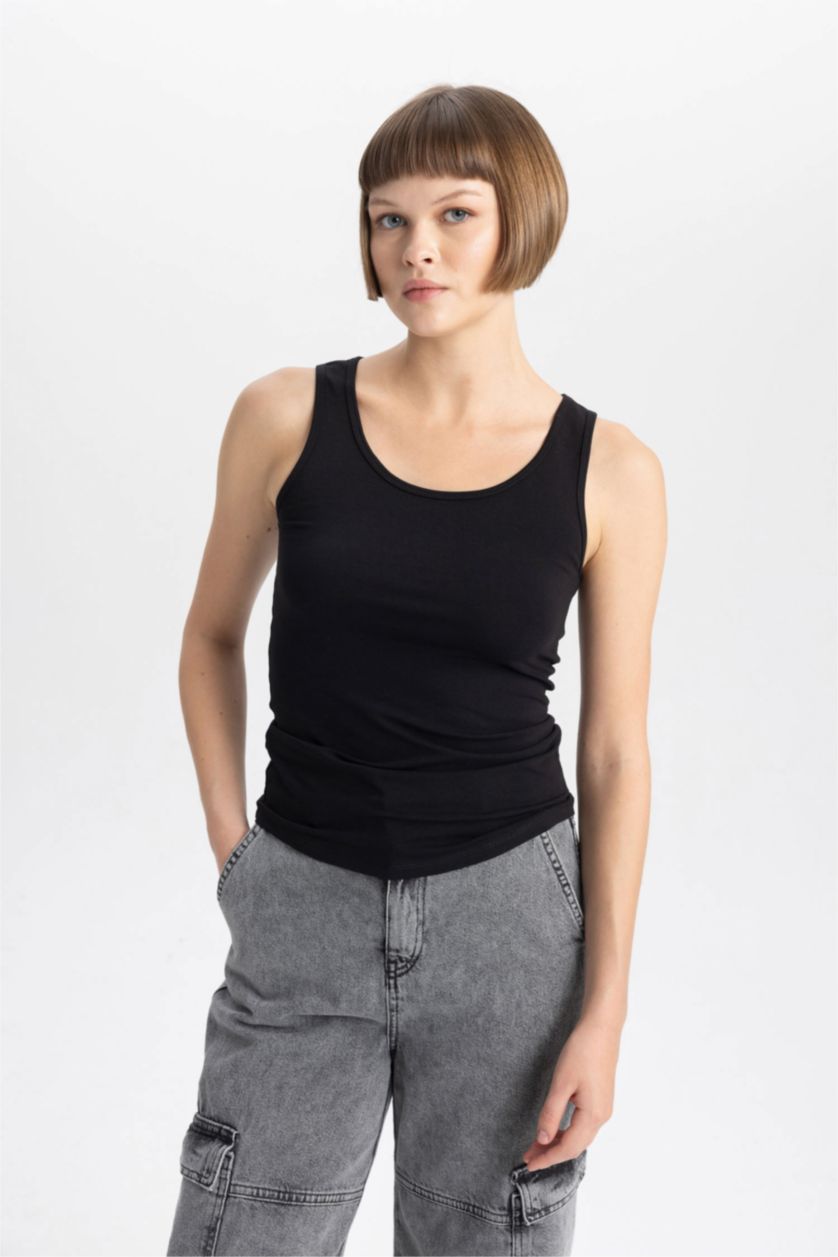 Woman Black Slim Fit Tank Top