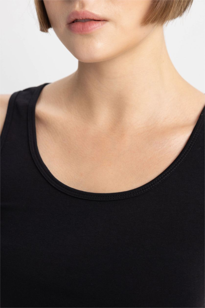 Woman Black Slim Fit Tank Top