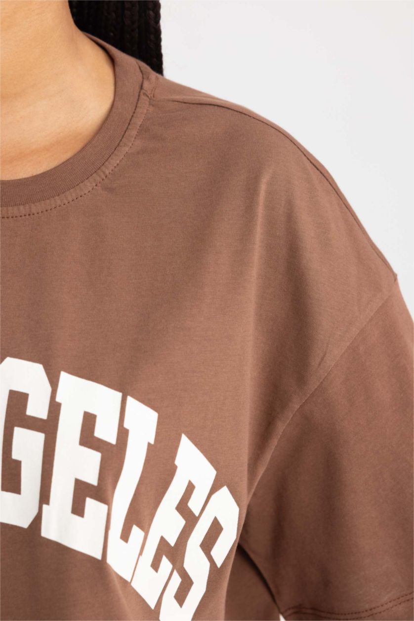 Kadın Kahve Oversıze Bisiklet Yaka Kısa Kollu Tişört