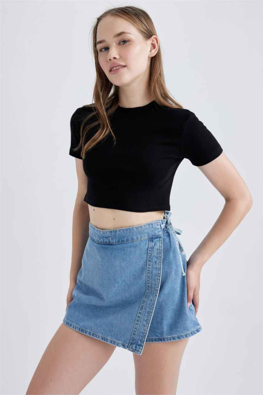 Kadın Siyah Fıtted Pamuklu Kısa Kollu Tişört