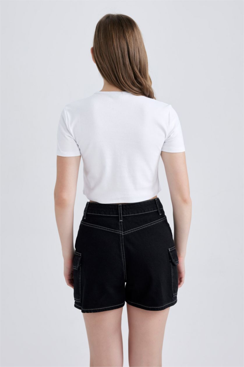 Kadın Beyaz Fıtted Pamuklu Kısa Kollu Tişört