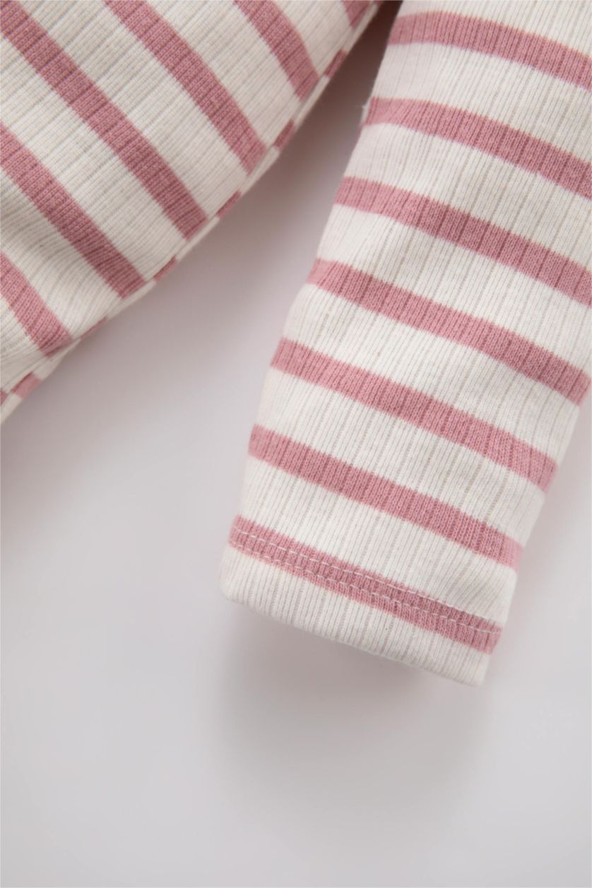 طفلة صغيرة زهري جمبسوت مخطط مضلع بأزرار كبس