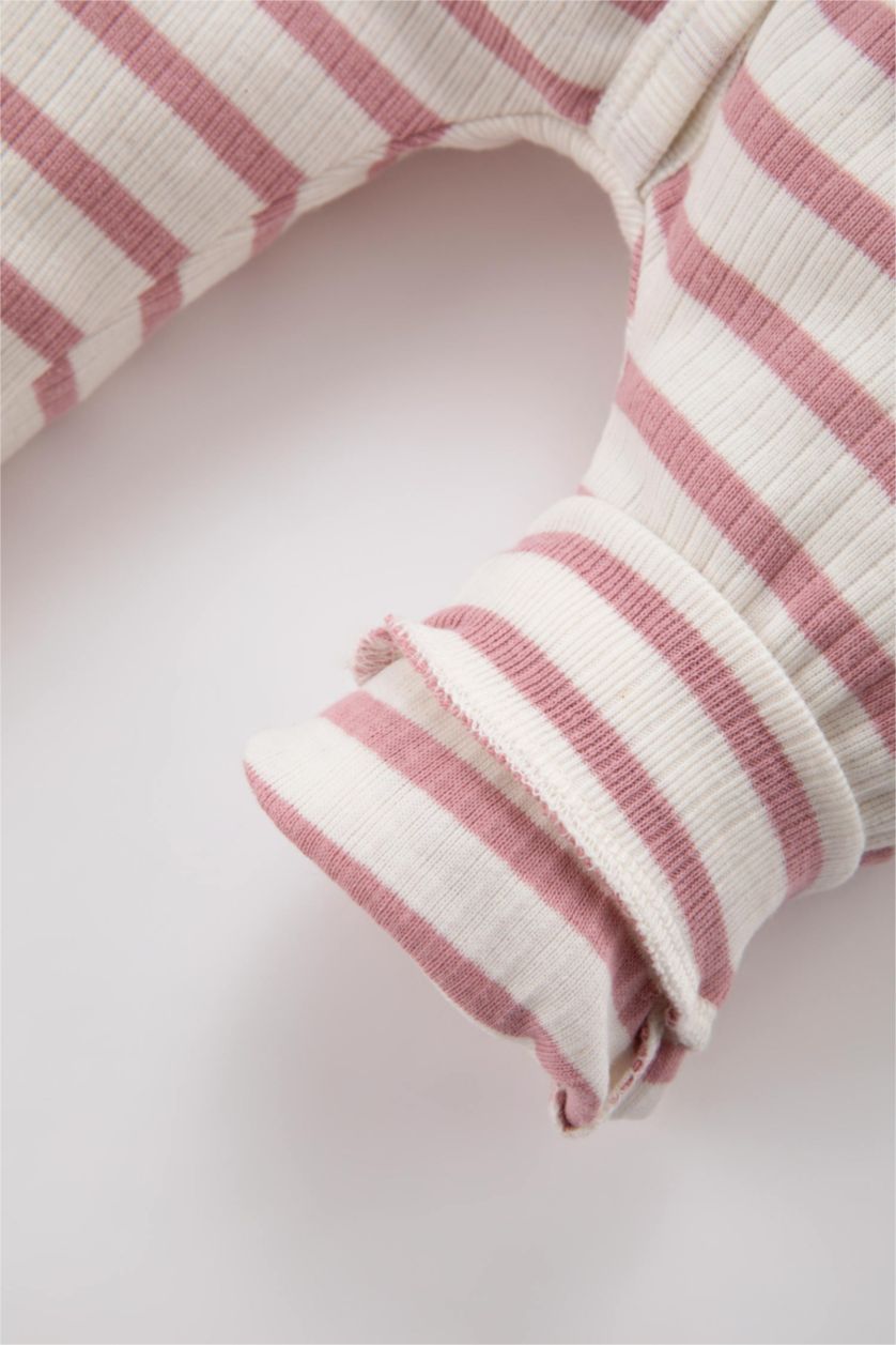 طفلة صغيرة زهري جمبسوت مخطط مضلع بأزرار كبس