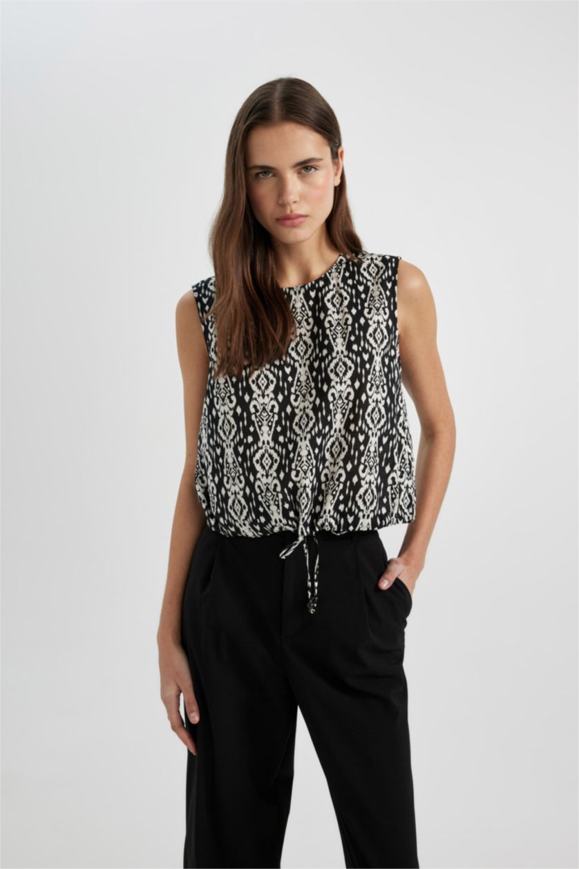 نساء أسود بلوزة كروب بدون كم بياقة مدورة