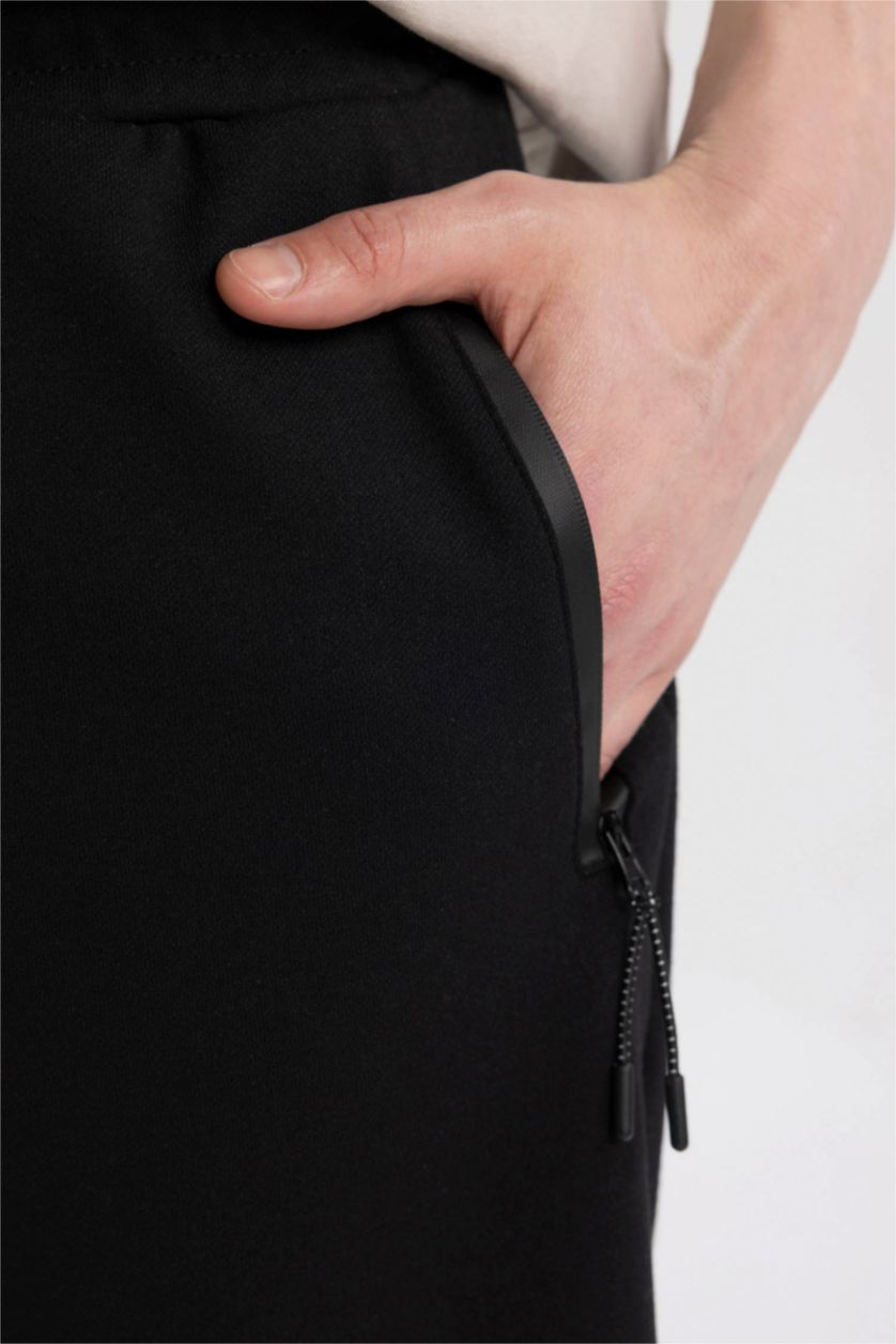 Erkek Siyah Slim Fit Dar Kesim Fermuar Cepli Basic Düz Şort