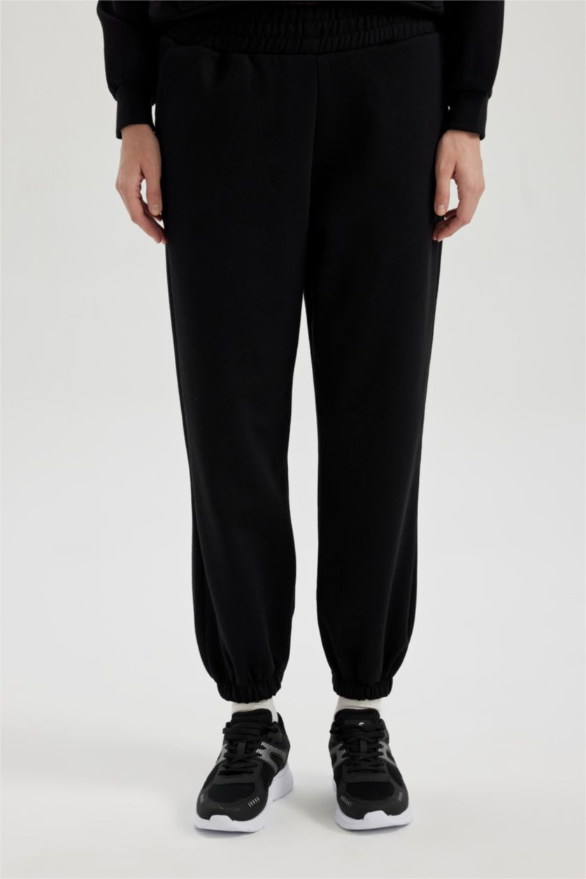 حريمي أسود بنطلون سويت بانتس قماش سكوبا اوفر سايز من DeFactoFit