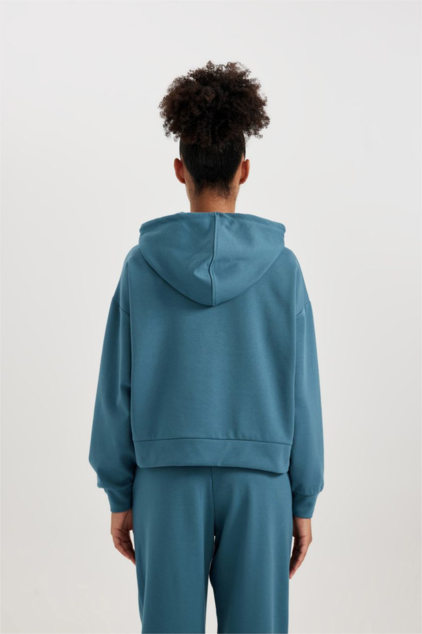 حريمي نيلي فاتح سويت شيرت رياضي بكابيشون بجيب