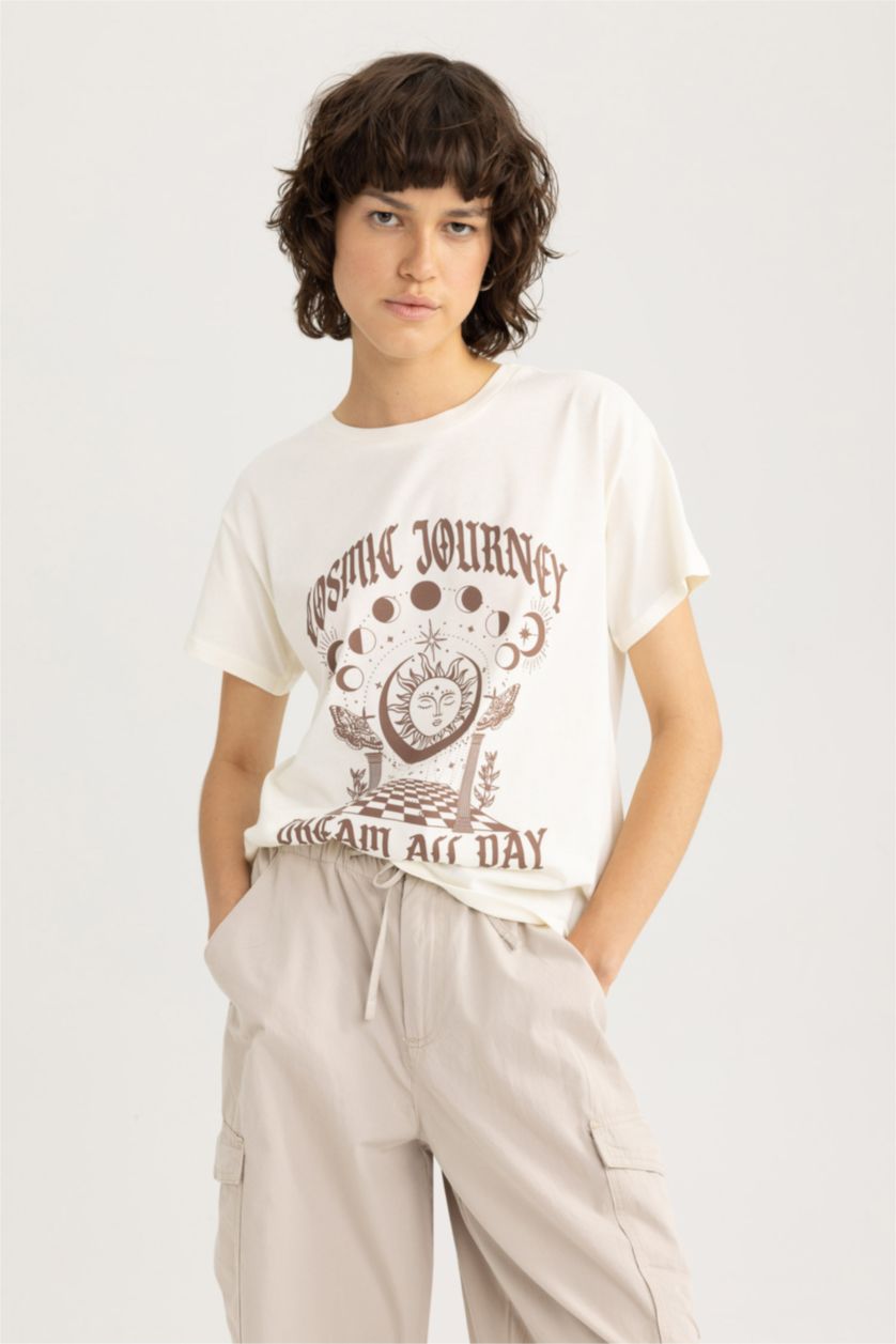 Kadın Ekru Regular Fit Bisiklet Yaka Baskılı Kısa Kollu %100 Pamuk Tişört