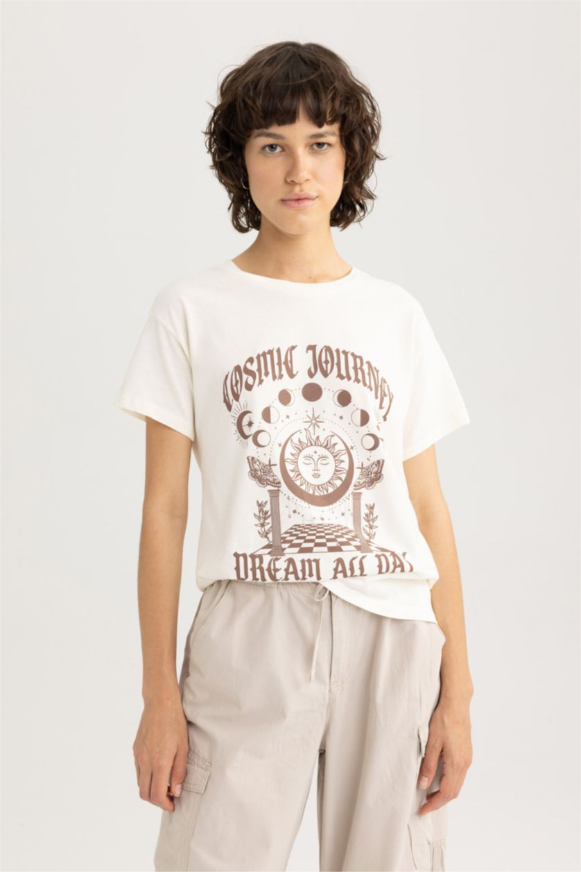 Kadın Ekru Regular Fit Bisiklet Yaka Baskılı Kısa Kollu %100 Pamuk Tişört