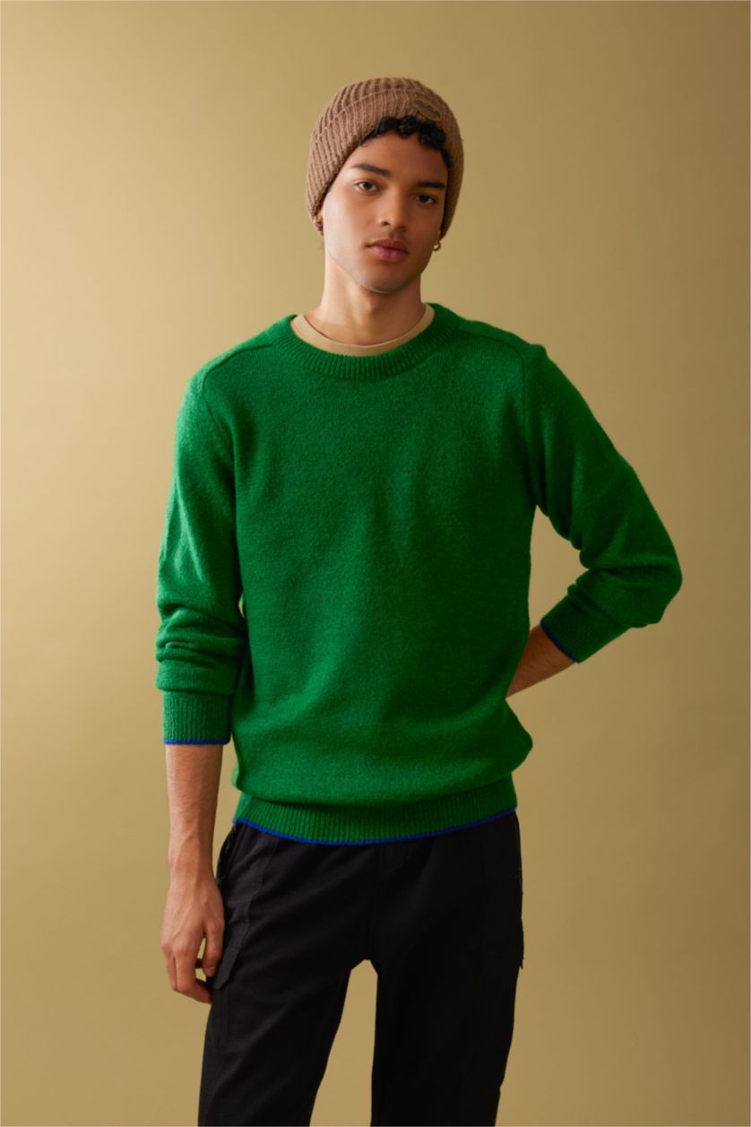 MAN Green Standard Fit Crew Neck Basic Knitted Pullover