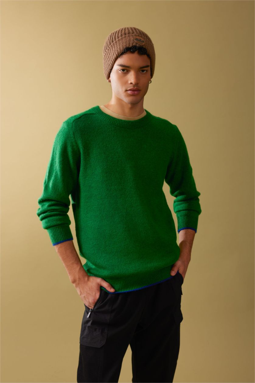 MAN Green Standard Fit Crew Neck Basic Knitted Pullover