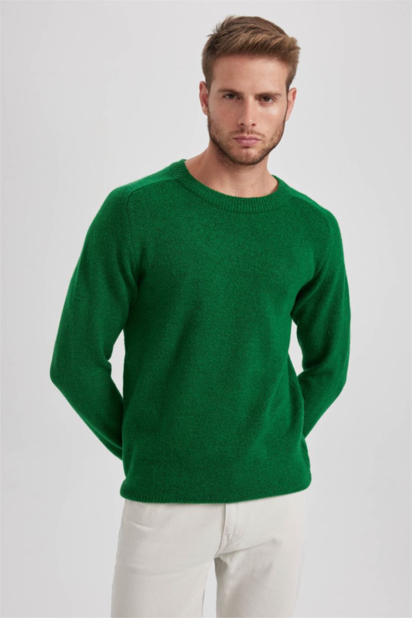 MAN Green Standard Fit Crew Neck Basic Knitted Pullover
