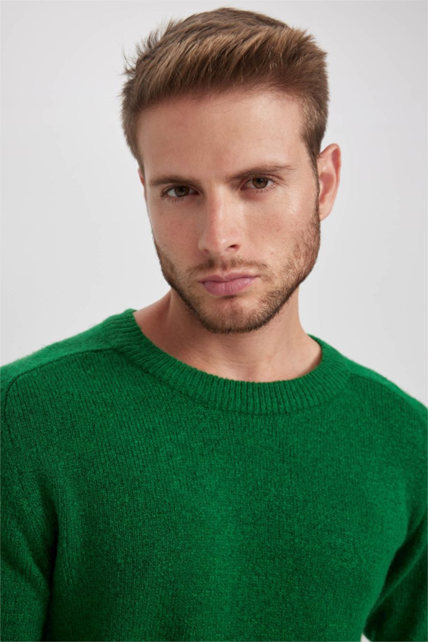 MAN Green Standard Fit Crew Neck Basic Knitted Pullover