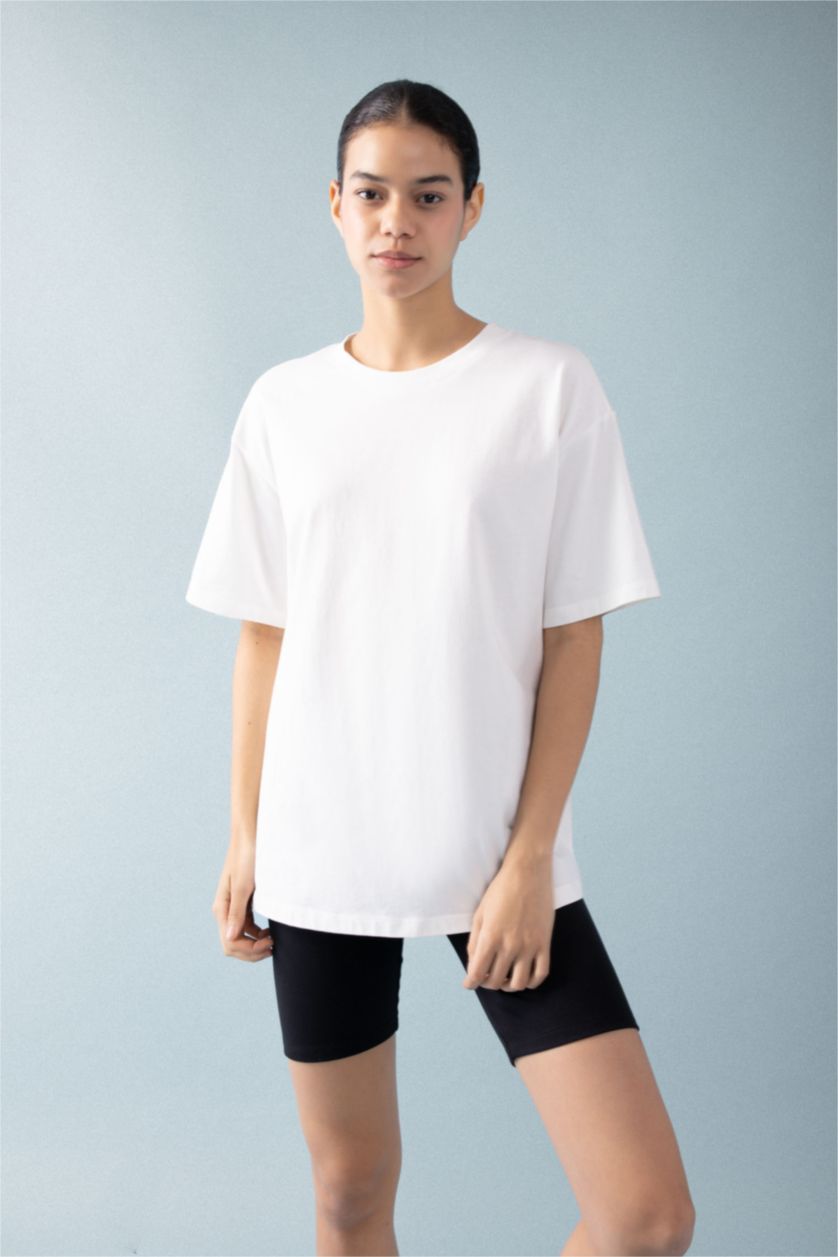 Woman White Oversize Fit Short Sleeve T-Shirt