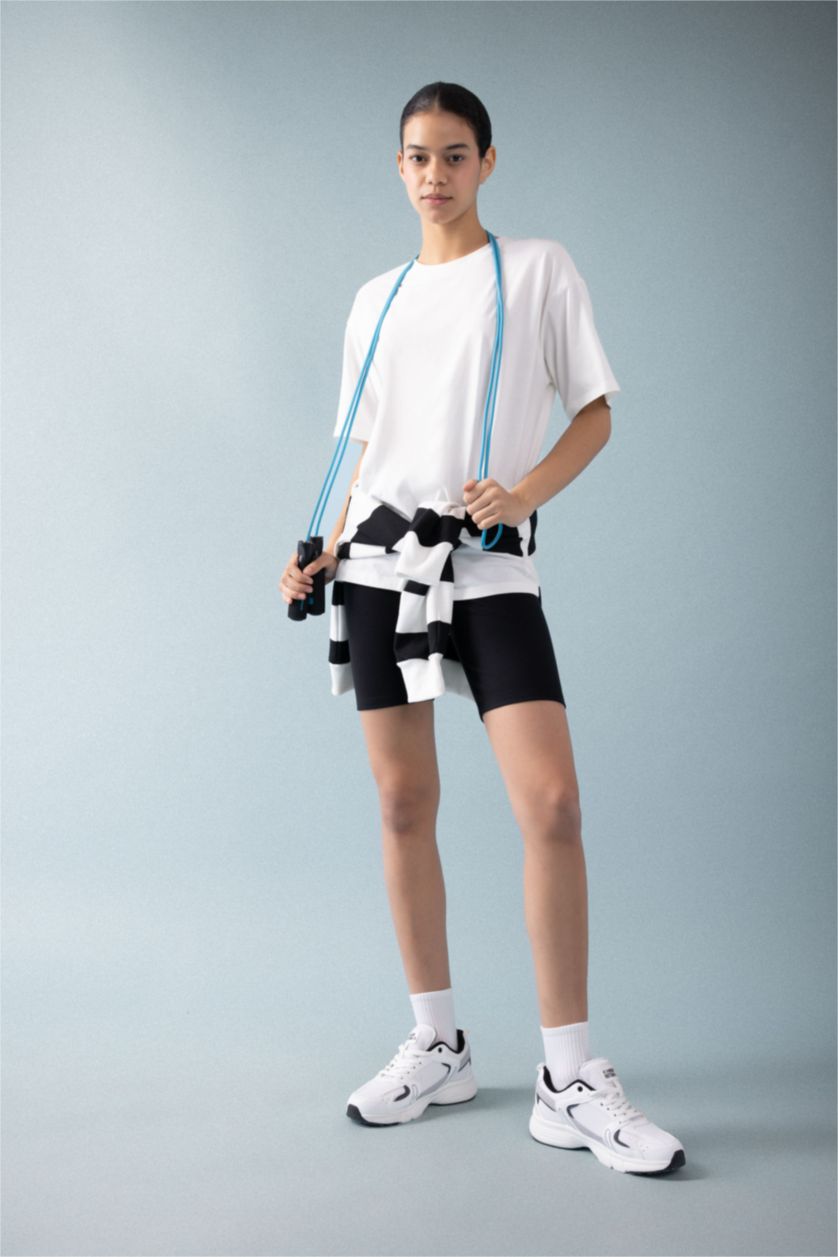 Woman White Oversize Fit Short Sleeve T-Shirt