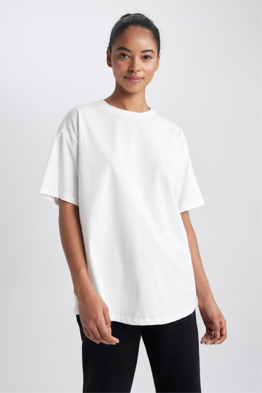 Woman White Oversize Fit Short Sleeve T-Shirt