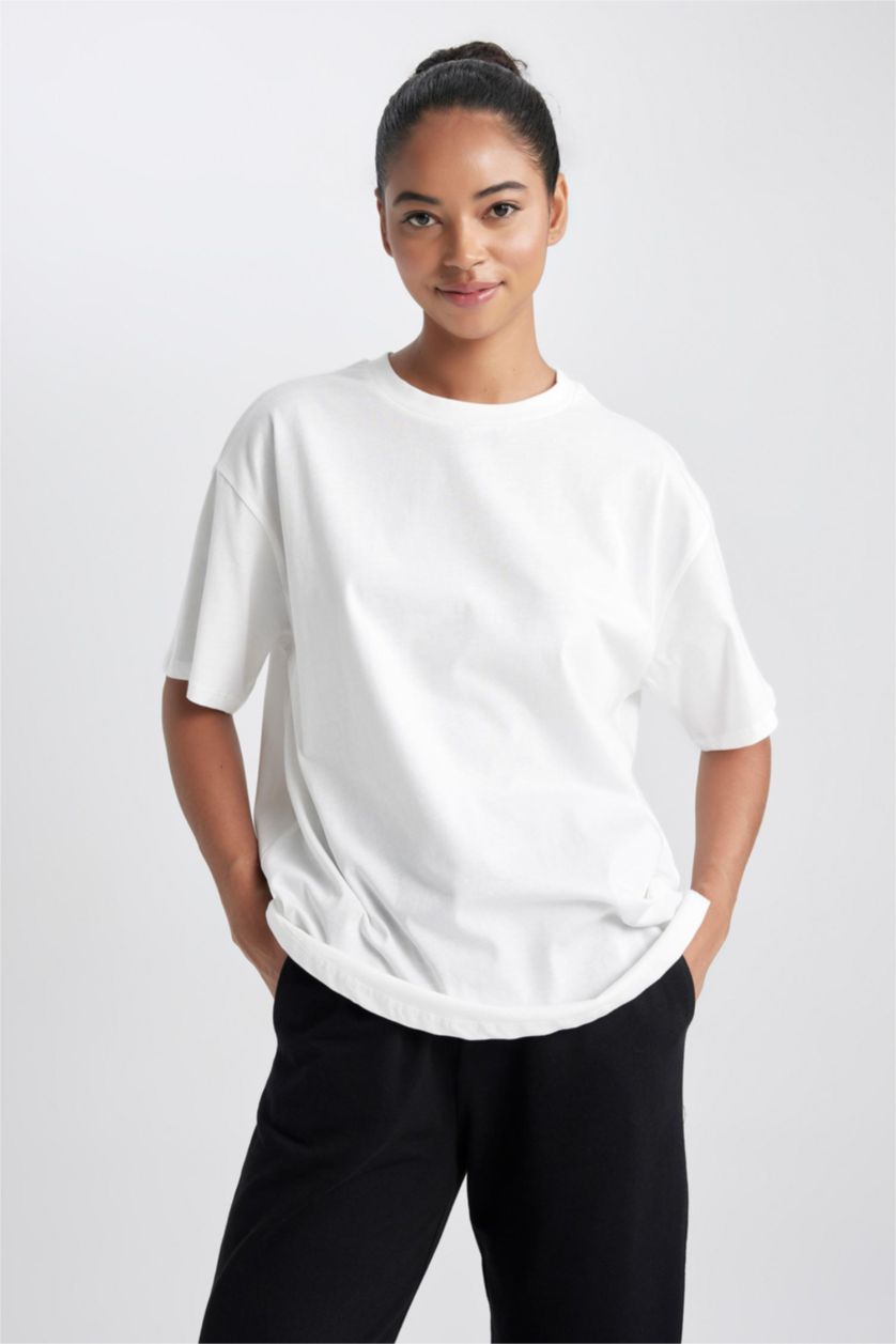 Woman White Oversize Fit Short Sleeve T-Shirt