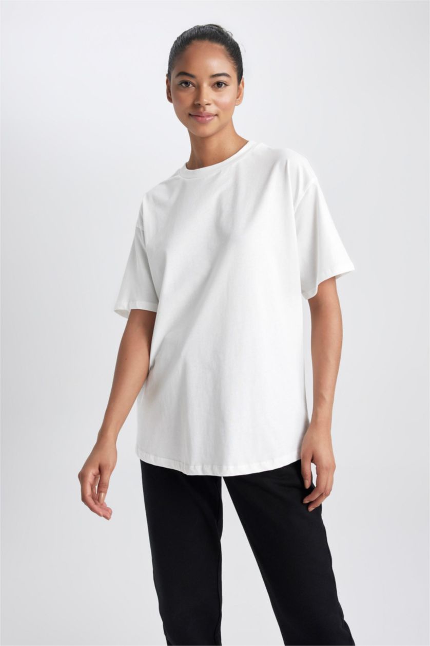 Woman White Oversize Fit Short Sleeve T-Shirt