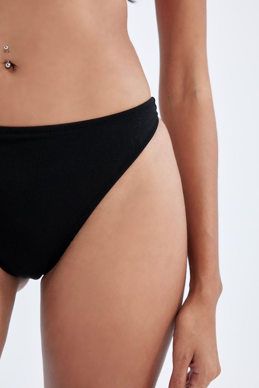 Kadın Siyah Regular Fit Bikini Altı-Fall in Love