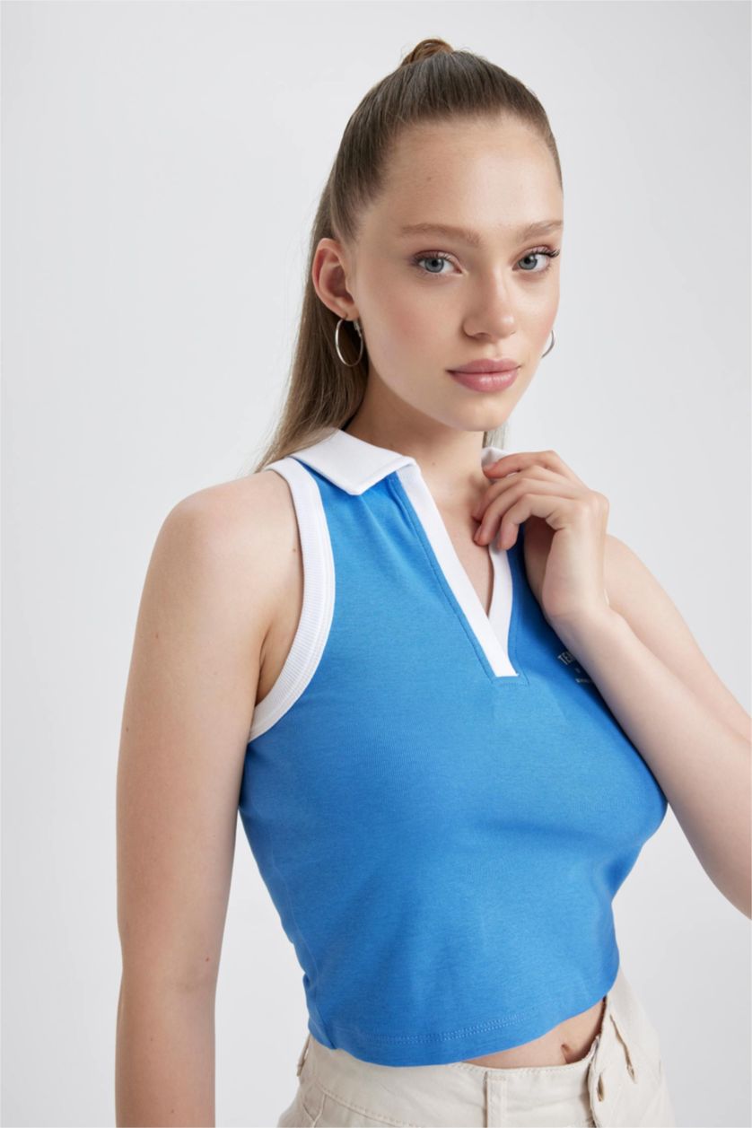 نساء ملكي فاتح كروب توب مخصر بطبعة شعار