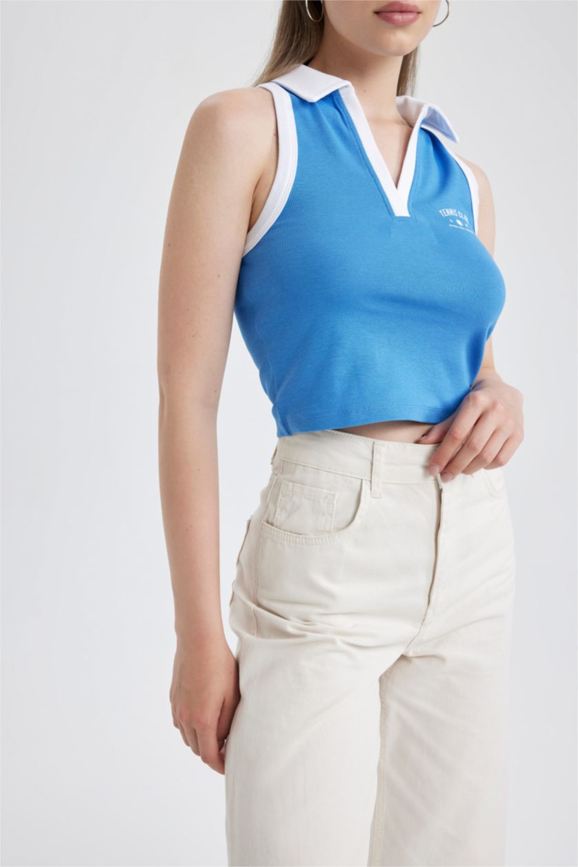 نساء ملكي فاتح كروب توب مخصر بطبعة شعار