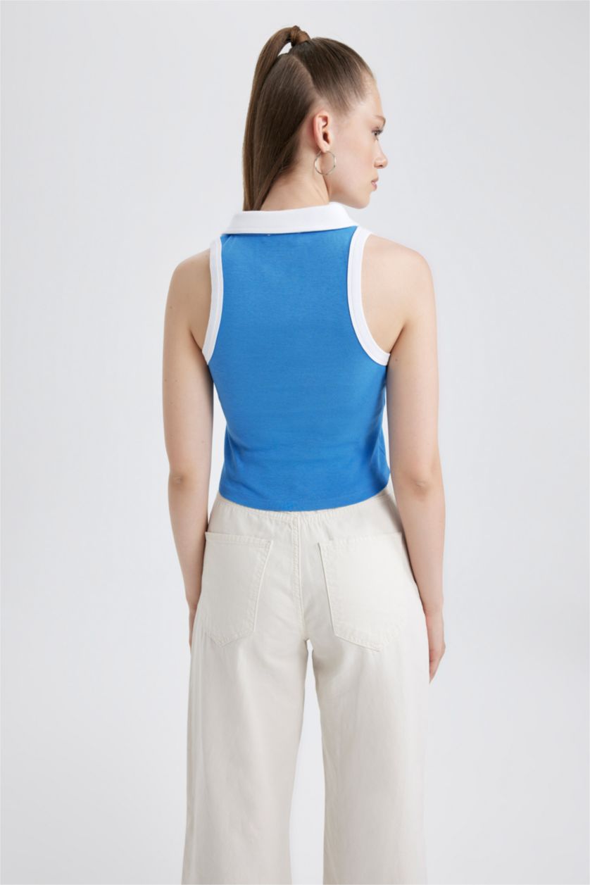 نساء ملكي فاتح كروب توب مخصر بطبعة شعار