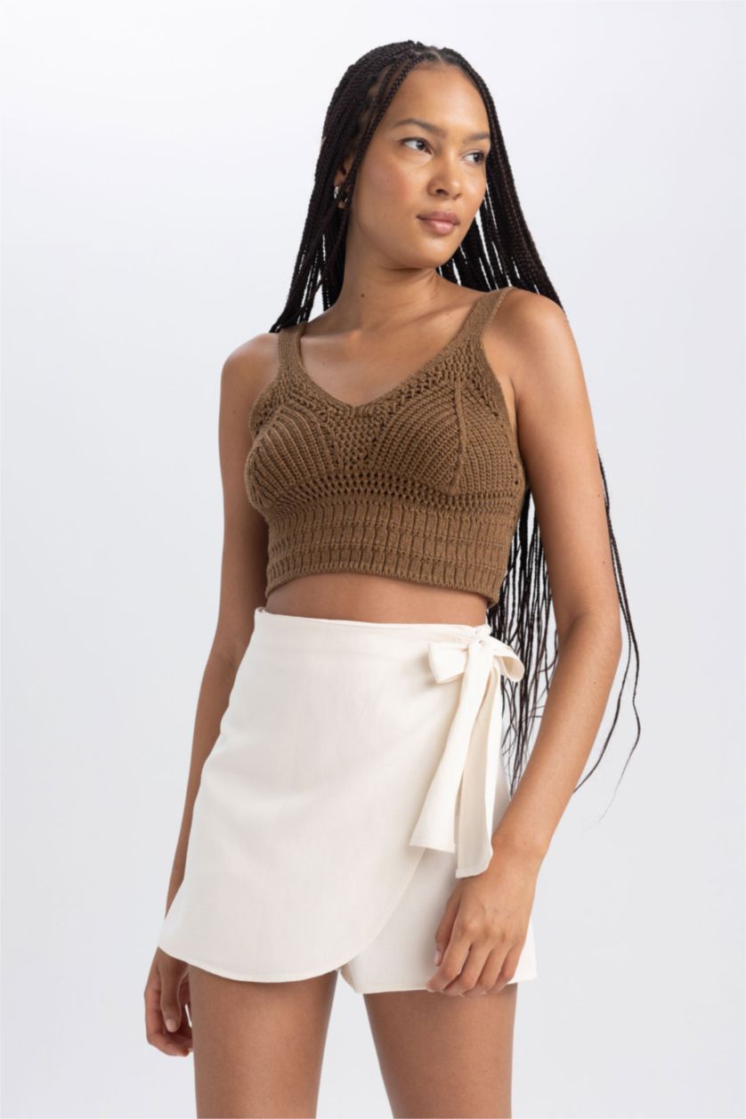 Woman Ecru Linen Blended Normal Waist Shorts