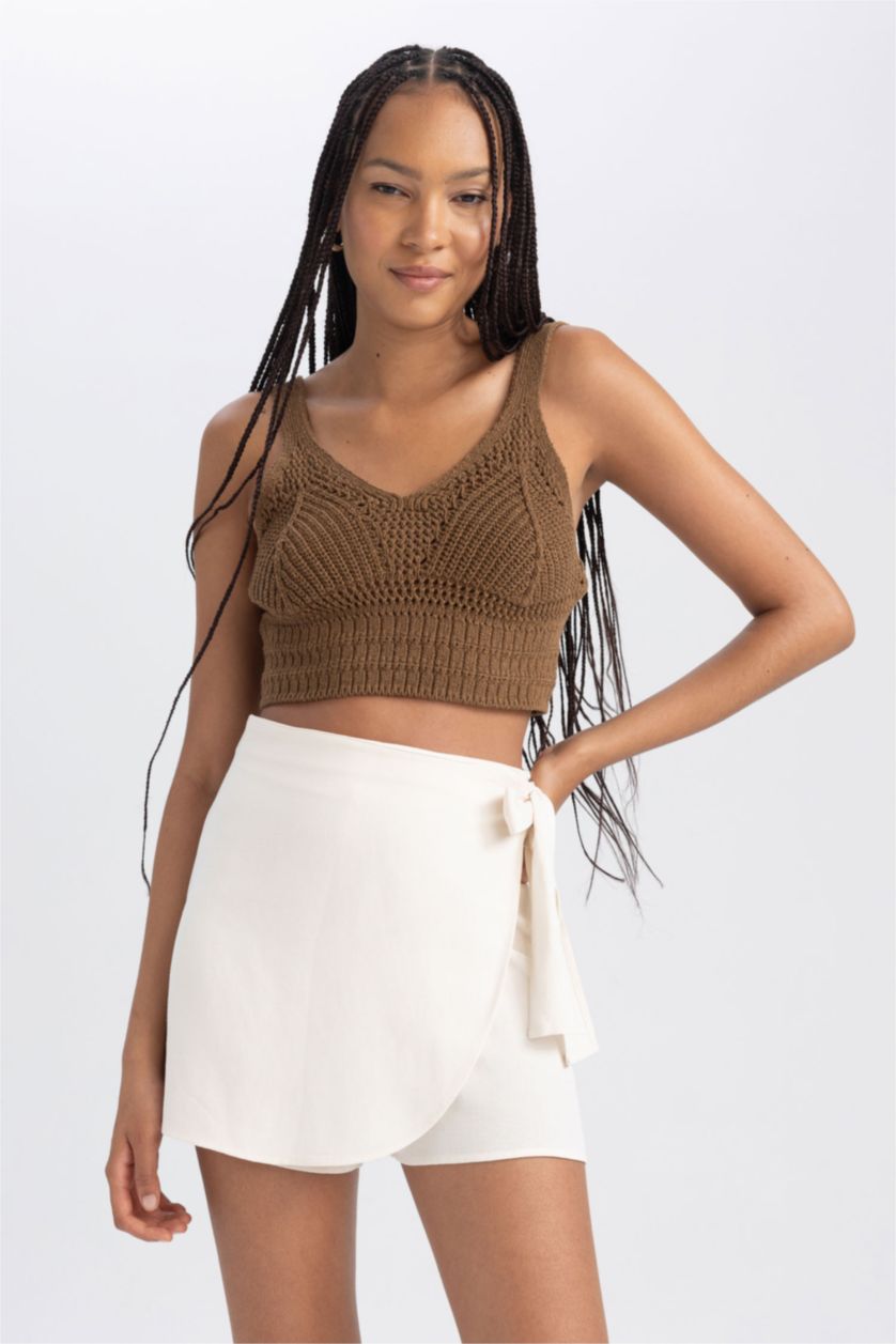 Woman Ecru Linen Blended Normal Waist Shorts