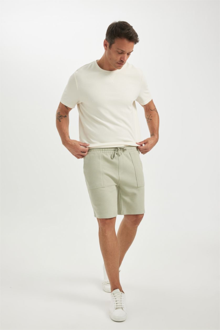 رجال كاكي فاتح شورت سليم فيت وخصر مطاطي