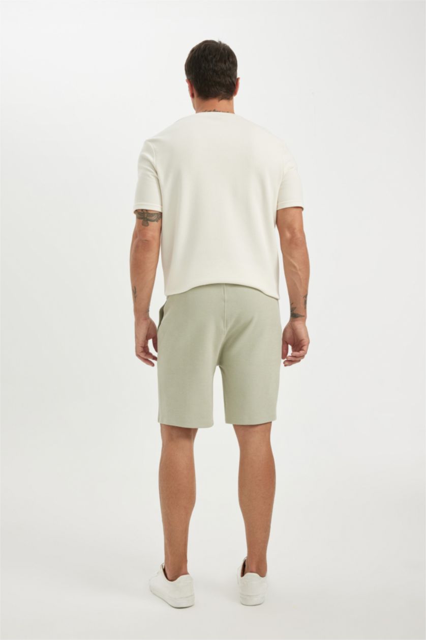 رجال كاكي فاتح شورت سليم فيت وخصر مطاطي