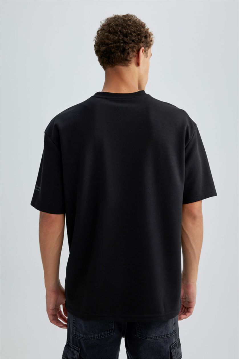 رجال أسود تي شيرت مطبوع اوفر سايز برقبة مستديرة