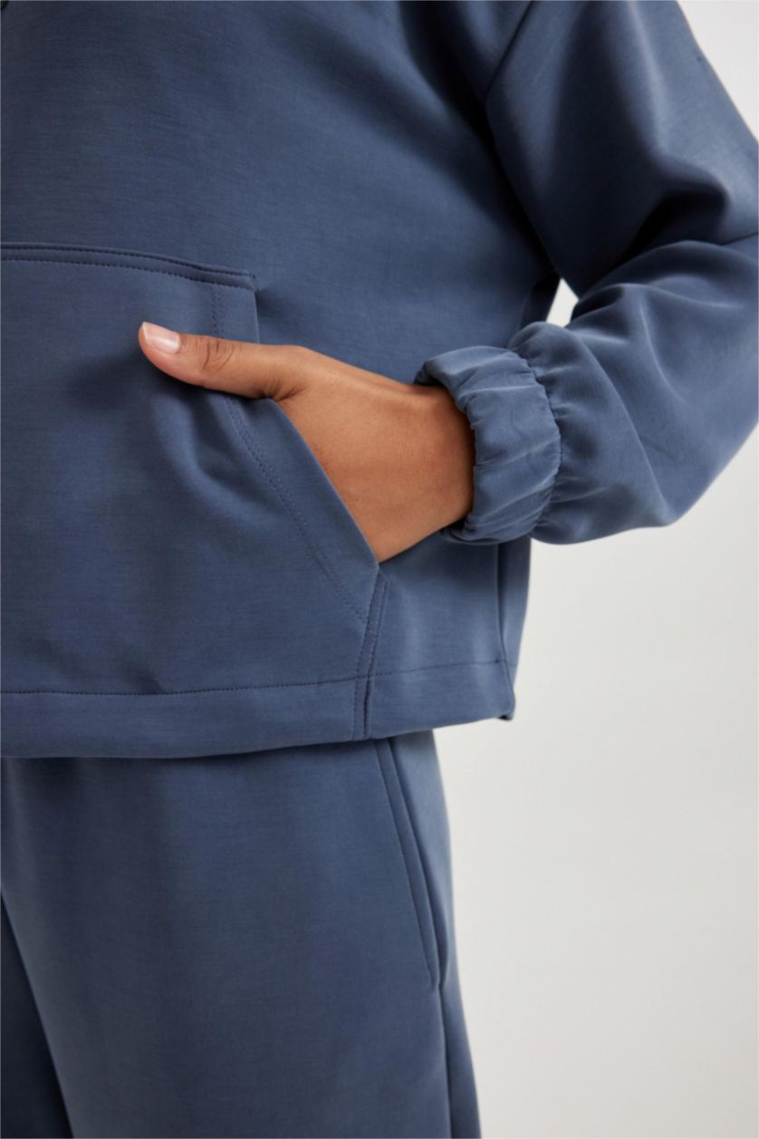 نساء نيلي سويت شيرت قصة عادية برقبة عالية بجيب الكنغر