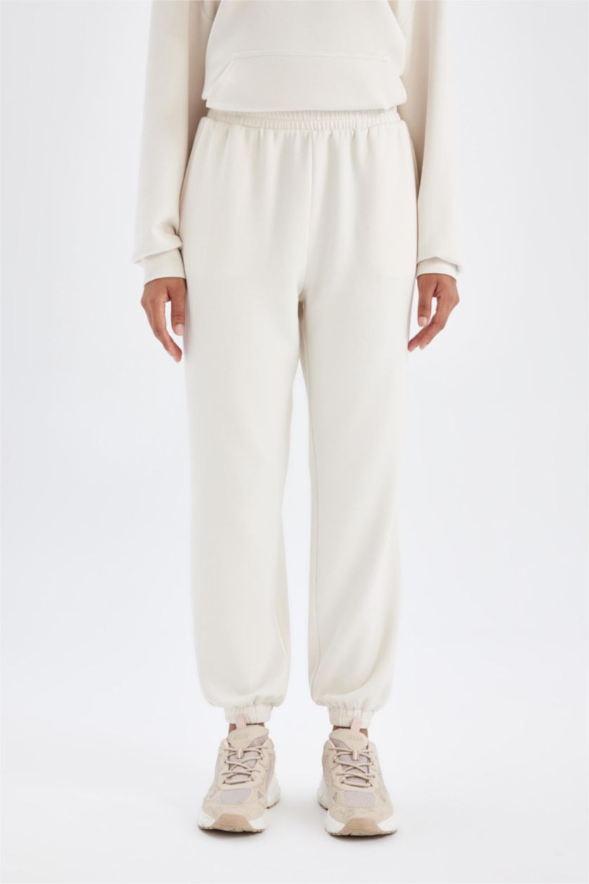 Kadın Ekru Sporcu Jogger Eşofman Altı Standart Fit Modal Çift Cepli Basic Düz