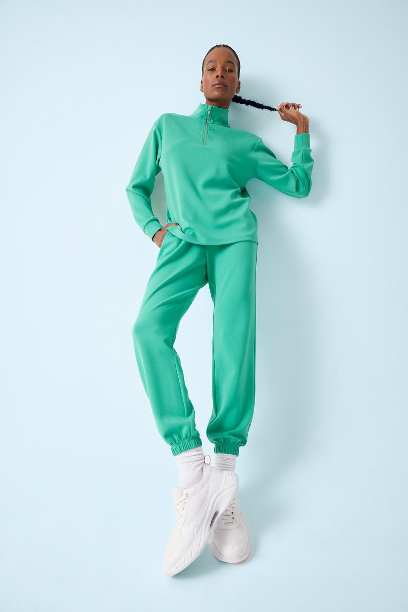 Kadın Yeşil Standart Fit Cepli Jogger Paça Standart Fit Basic Düz Modal Pantolon