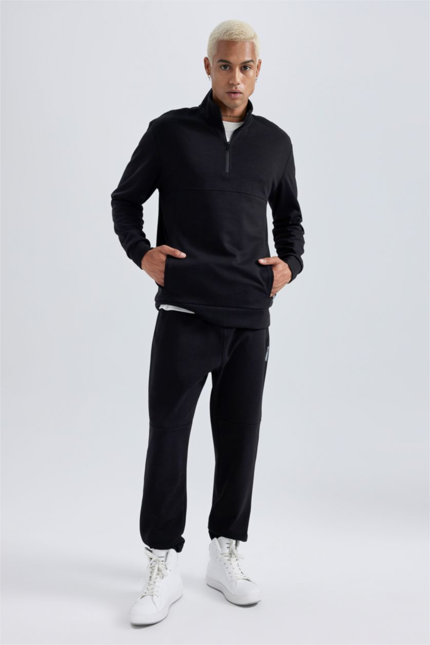 MAN Black Standard Fit Jogger