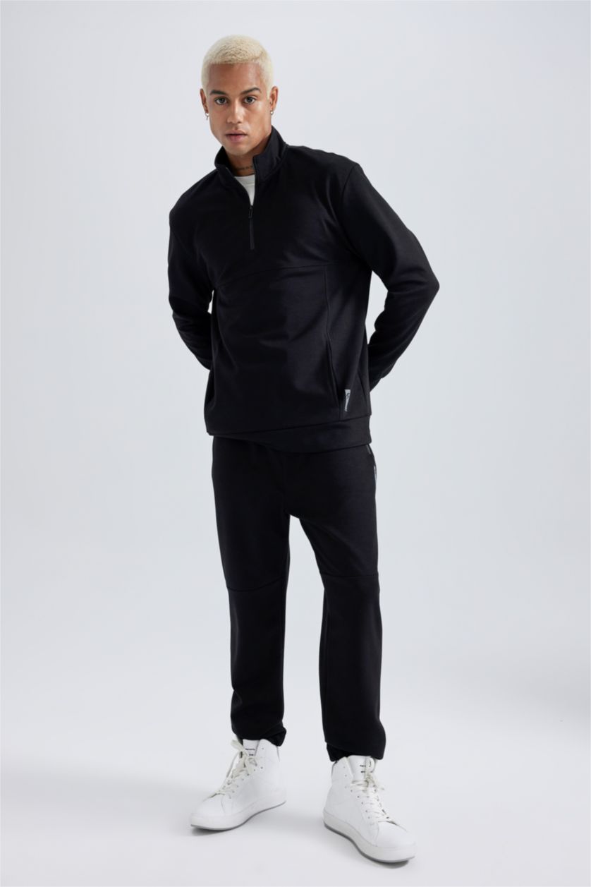 MAN Black Standard Fit Jogger