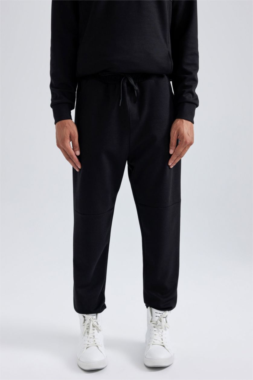 MAN Black Standard Fit Jogger